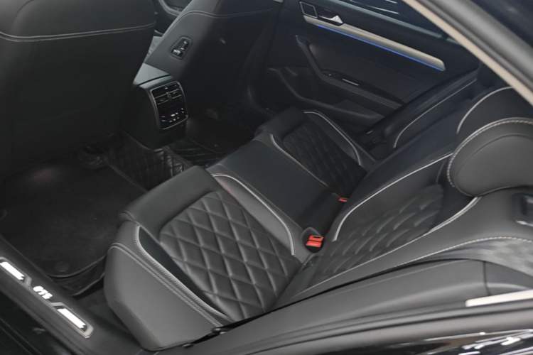 Used Volkswagen Magotan GTE Plug-in Hybrid 2022 GTE Luxury Model Left Rear Seat