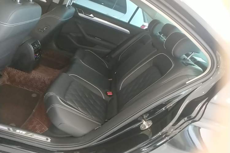 Used Volkswagen Magotan GTE Plug-in Hybrid 2022 GTE Luxury Model Left Rear Seat