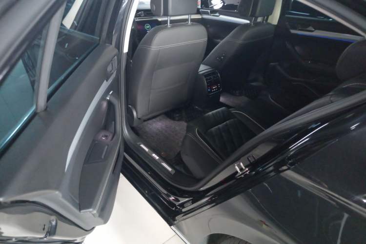 Used Volkswagen Magotan GTE Plug-in Hybrid 2022 GTE Luxury Model Left Rear Seat