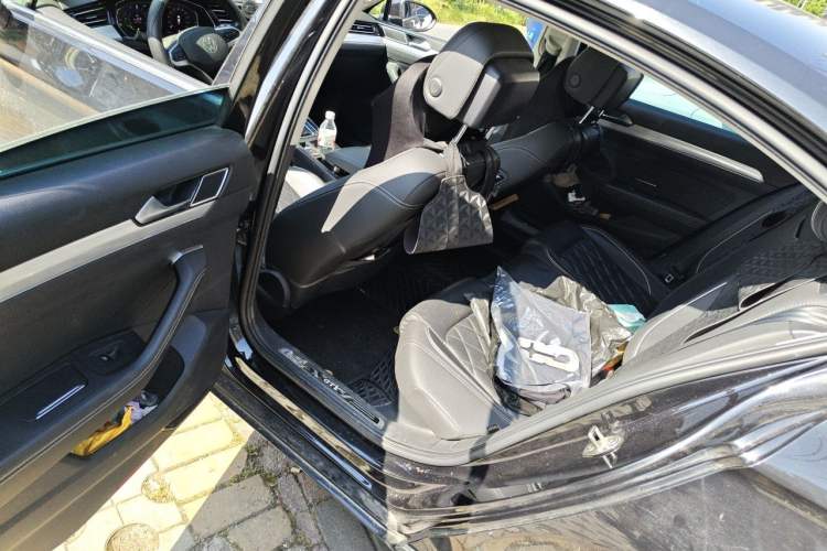 Used Volkswagen Magotan GTE Plug-in Hybrid 2022 GTE Luxury Model Left Rear Seat