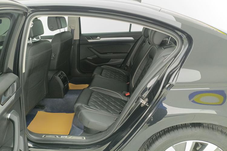 Used Volkswagen Magotan GTE Plug-in Hybrid 2022 GTE Luxury Model Left Rear Seat