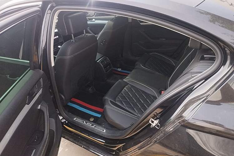 Used Volkswagen Magotan GTE Plug-in Hybrid 2022 GTE Prestige Model Left Rear Seat
