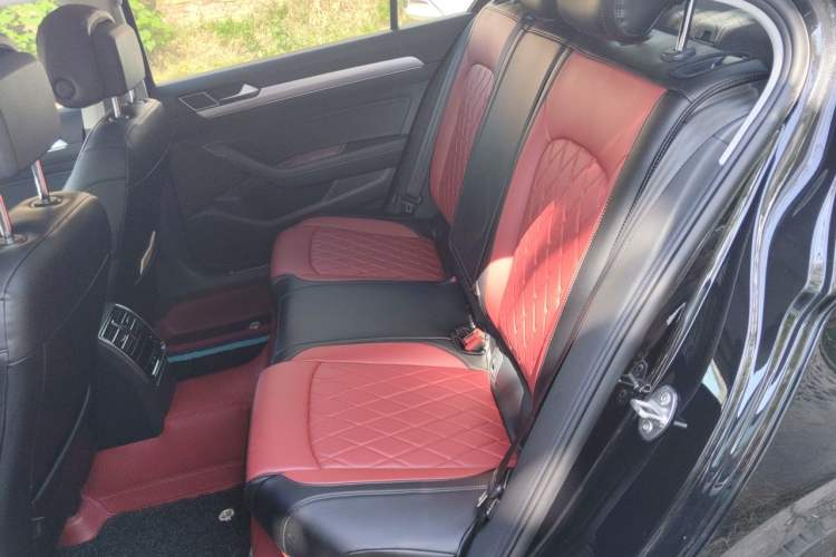 Used Volkswagen Magotan GTE Plug-in Hybrid 2022 GTE Luxury Model Left Rear Seat