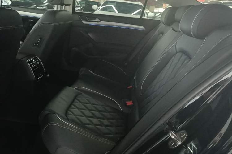 Used Volkswagen Magotan GTE Plug-in Hybrid 2022 GTE Luxury Model Left Rear Seat