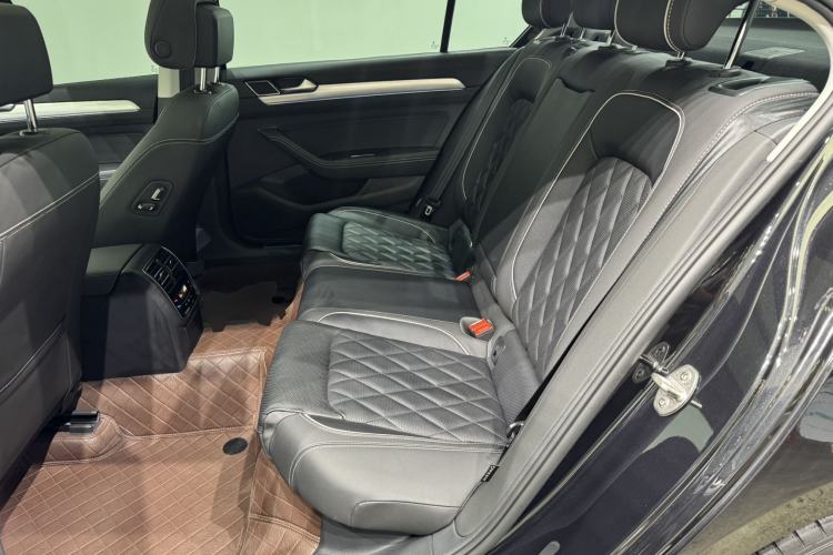 Used Volkswagen Magotan GTE Plug-in Hybrid 2022 GTE Luxury Model Left Rear Seat