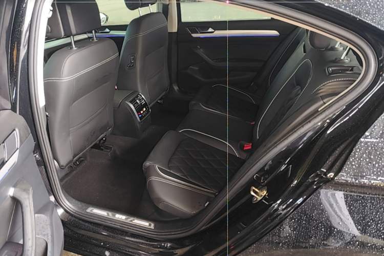 Used Volkswagen Magotan GTE Plug-in Hybrid 2022 GTE Luxury Model Left Rear Seat