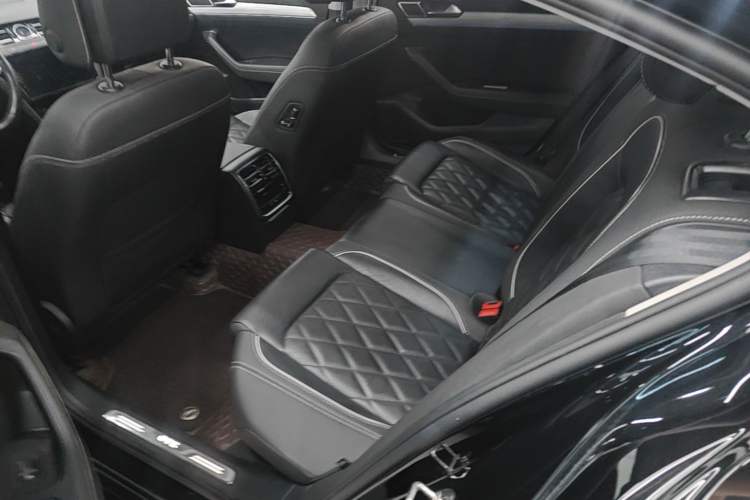 Used Volkswagen Magotan GTE Plug-in Hybrid 2022 GTE Luxury Model Left Rear Seat