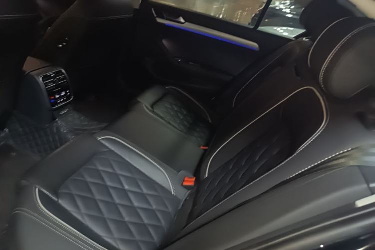 Used Volkswagen Magotan GTE Plug-in Hybrid 2022 GTE Luxury Model Left Rear Seat