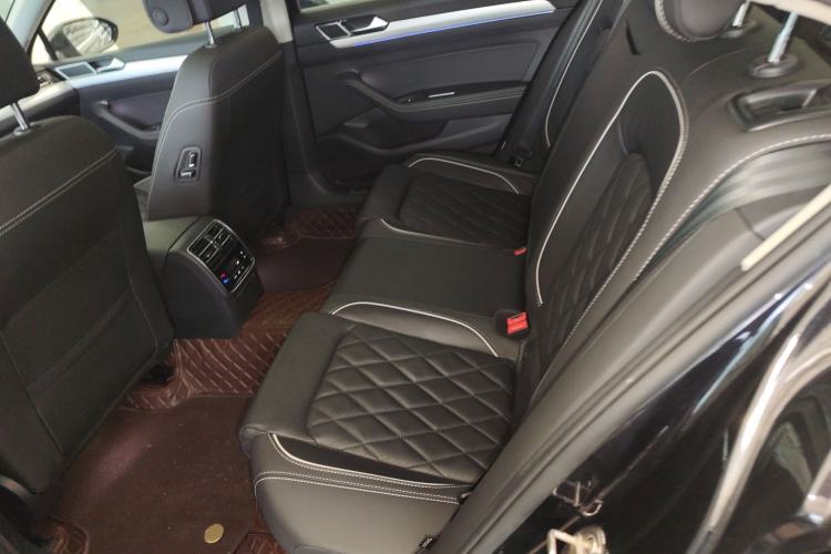Used Volkswagen Magotan GTE Plug-in Hybrid 2022 GTE Luxury Model Left Rear Seat