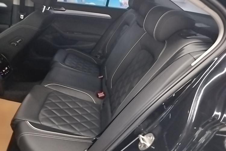 Used Volkswagen Magotan GTE Plug-in Hybrid 2022 GTE Luxury Model Left Rear Seat
