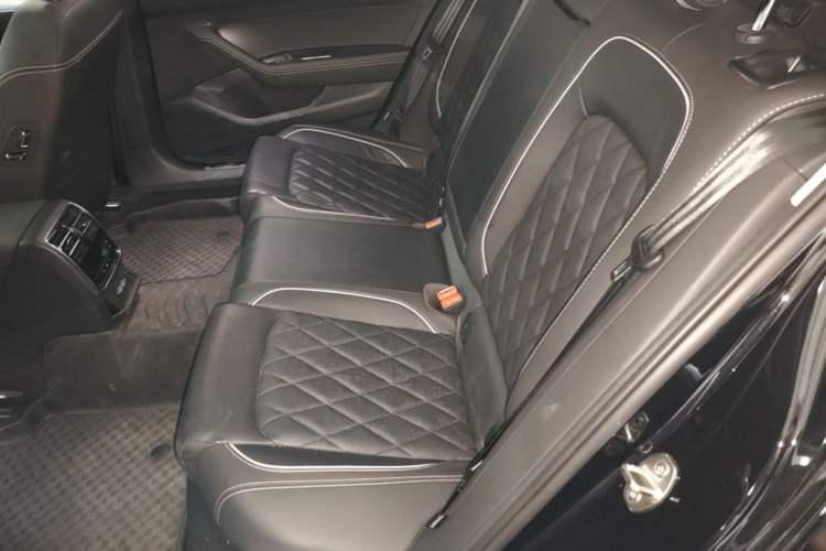 Used Volkswagen Magotan GTE Plug-in Hybrid 2022 GTE Luxury Model Left Rear Seat