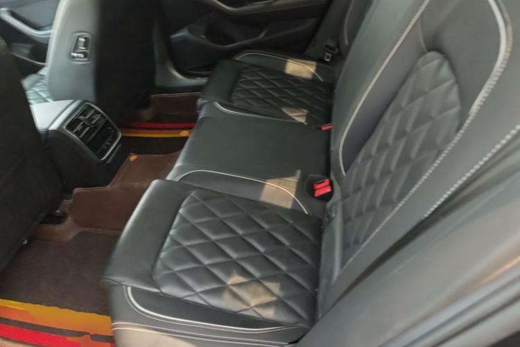Used Volkswagen Magotan GTE Plug-in Hybrid 2022 GTE Luxury Model Left Rear Seat