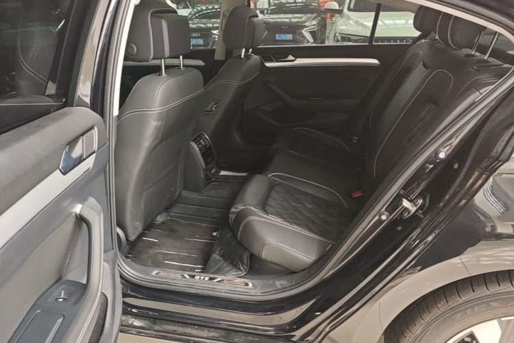 Used Volkswagen Magotan GTE Plug-in Hybrid 2022 GTE Luxury Model Left Rear Seat