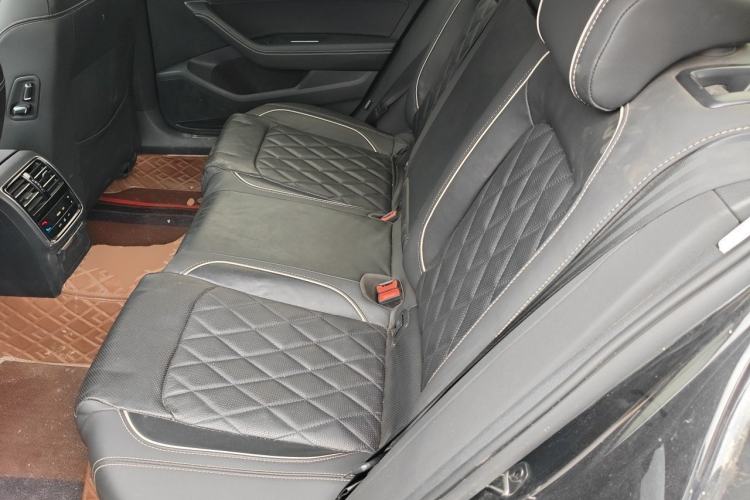 Used Volkswagen Magotan GTE Plug-in Hybrid 2022 GTE Luxury Model Left Rear Seat