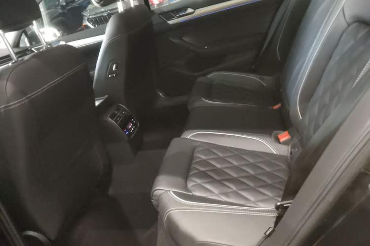 Used Volkswagen Magotan GTE Plug-in Hybrid 2022 GTE Luxury Model Left Rear Seat