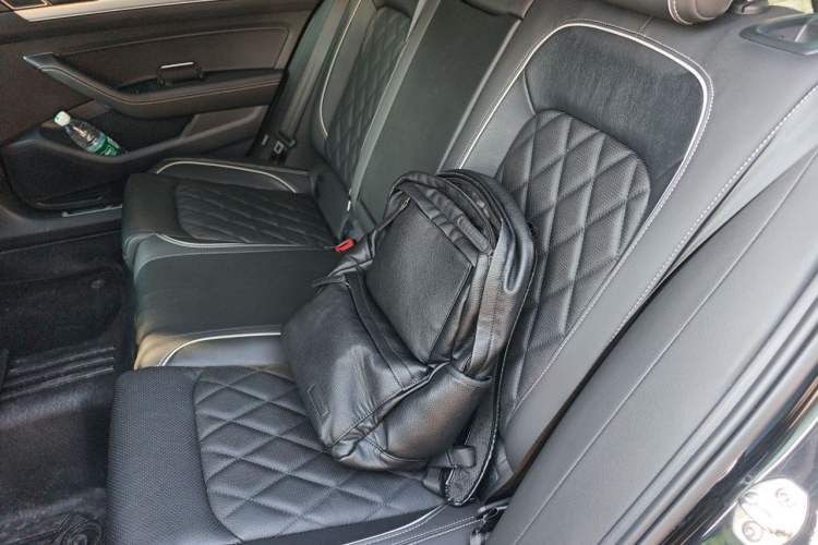 Used Volkswagen Magotan GTE Plug-in Hybrid 2022 GTE Luxury Model Left Rear Seat
