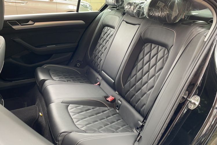 Used Volkswagen Magotan GTE Plug-in Hybrid 2022 GTE Luxury Model Left Rear Seat