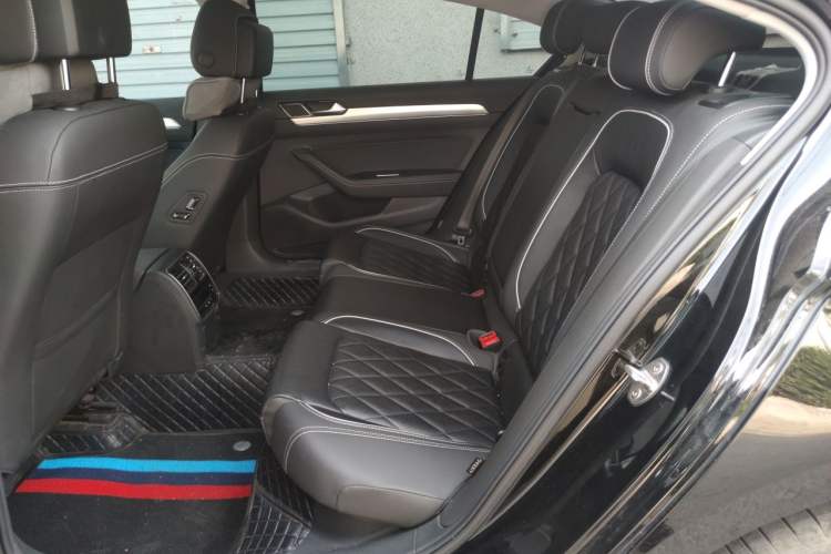 Used Volkswagen Magotan GTE Plug-in Hybrid 2022 GTE Luxury Model Left Rear Seat