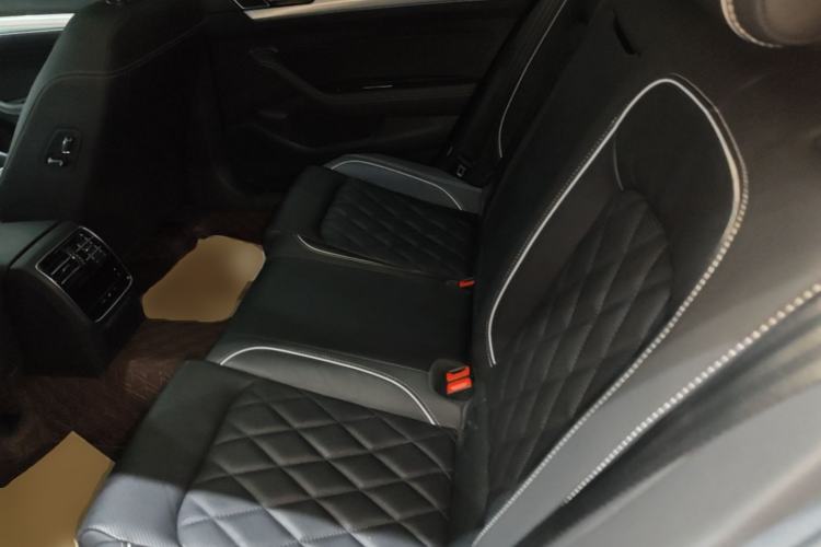 Used Volkswagen Magotan GTE Plug-in Hybrid 2022 GTE Luxury Model Left Rear Seat