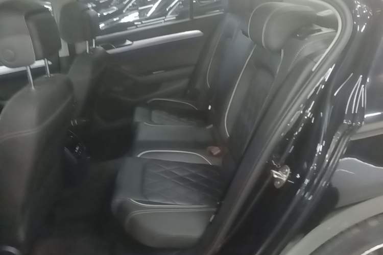 Used Volkswagen Magotan GTE Plug-in Hybrid 2022 GTE Luxury Model Left Rear Seat
