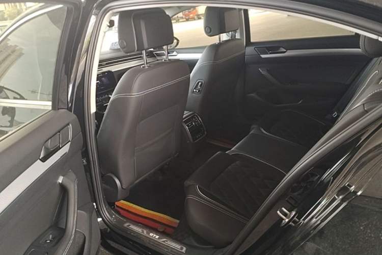 Used Volkswagen Magotan GTE Plug-in Hybrid 2022 GTE Luxury Model Left Rear Seat
