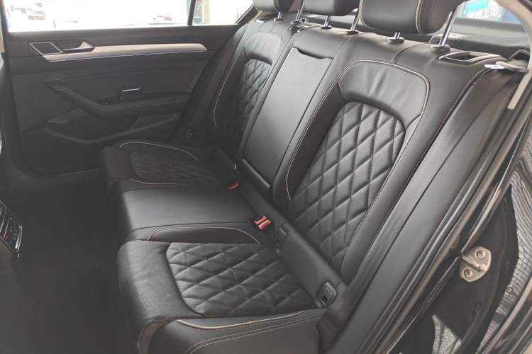 Used Volkswagen Magotan GTE Plug-in Hybrid 2022 GTE Luxury Model Left Rear Seat