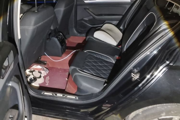 Used Volkswagen Magotan GTE Plug-in Hybrid 2022 GTE Luxury Model Left Rear Seat