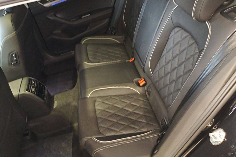 Used Volkswagen Magotan GTE Plug-in Hybrid 2022 GTE Luxury Model Left Rear Seat