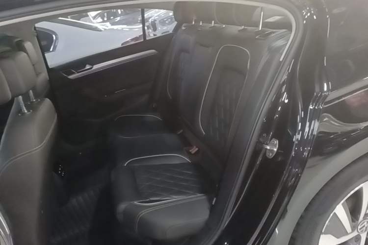 Used Volkswagen Magotan GTE Plug-in Hybrid 2022 GTE Luxury Model Left Rear Seat