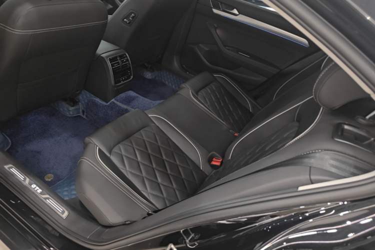 Used Volkswagen Magotan GTE Plug-in Hybrid 2022 GTE Luxury Model Left Rear Seat