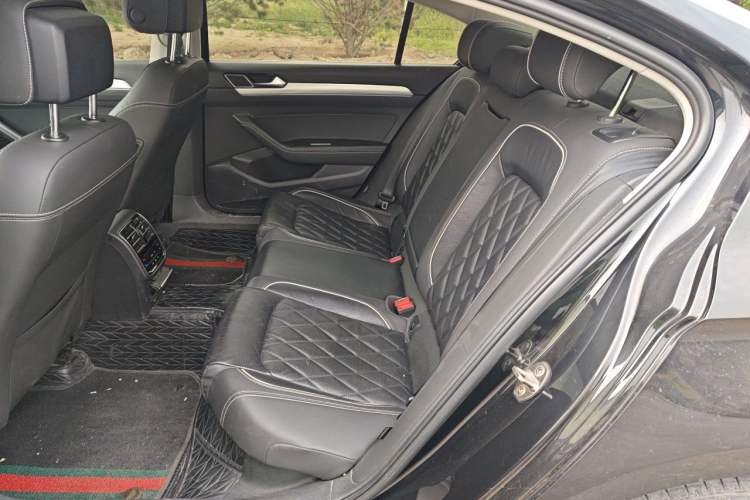 Used Volkswagen Magotan GTE Plug-in Hybrid 2022 GTE Luxury Model Left Rear Seat