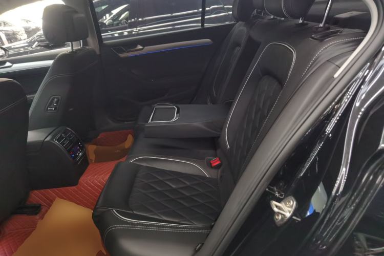 Used Volkswagen Magotan GTE Plug-in Hybrid 2022 GTE Luxury Model Left Rear Seat