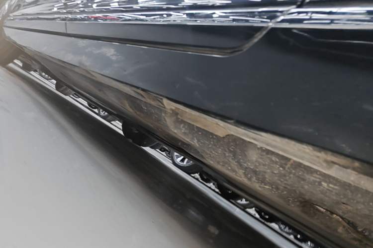 Used Volkswagen Magotan GTE Plug-in Hybrid 2022 GTE Luxury Model Left Side Sill