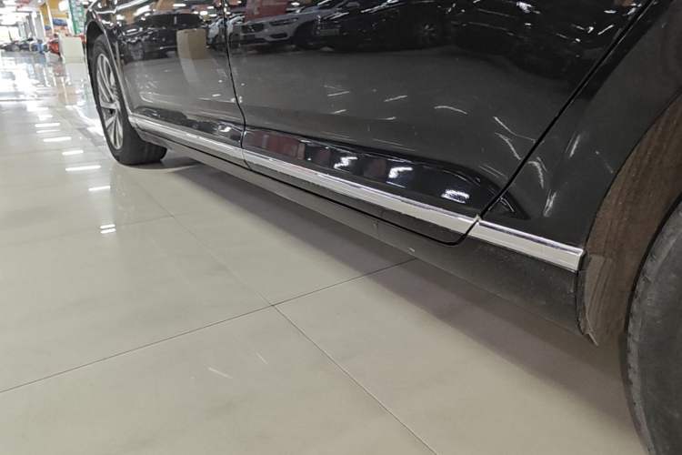 Used Volkswagen Magotan GTE Plug-in Hybrid 2022 GTE Luxury Model Left Side Sill