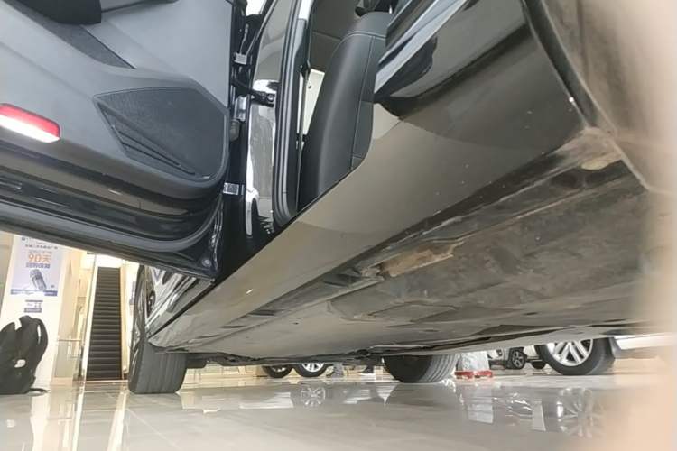 Used Volkswagen Magotan GTE Plug-in Hybrid 2022 GTE Luxury Model Left Side Sill