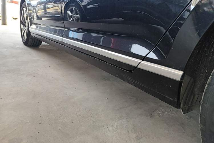 Used Volkswagen Magotan GTE Plug-in Hybrid 2022 GTE Luxury Model Left Side Sill