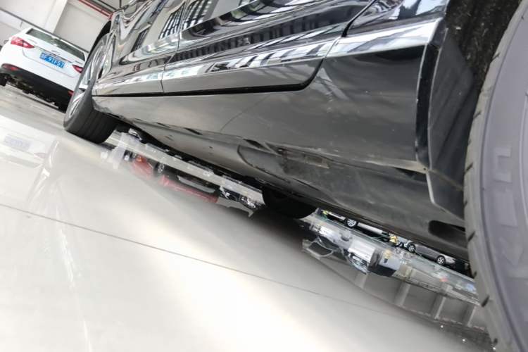 Used Volkswagen Magotan GTE Plug-in Hybrid 2022 GTE Luxury Model Left Side Sill