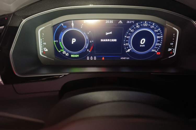 Used Volkswagen Magotan GTE Plug-in Hybrid 2022 GTE Luxury Model Odometer Close Up