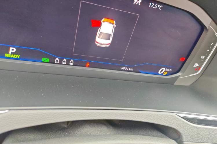 Used Volkswagen Magotan GTE Plug-in Hybrid 2022 GTE Luxury Model Odometer Close Up