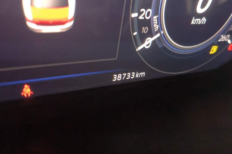 Used Volkswagen Magotan GTE Plug-in Hybrid 2022 GTE Luxury Model Odometer Close Up