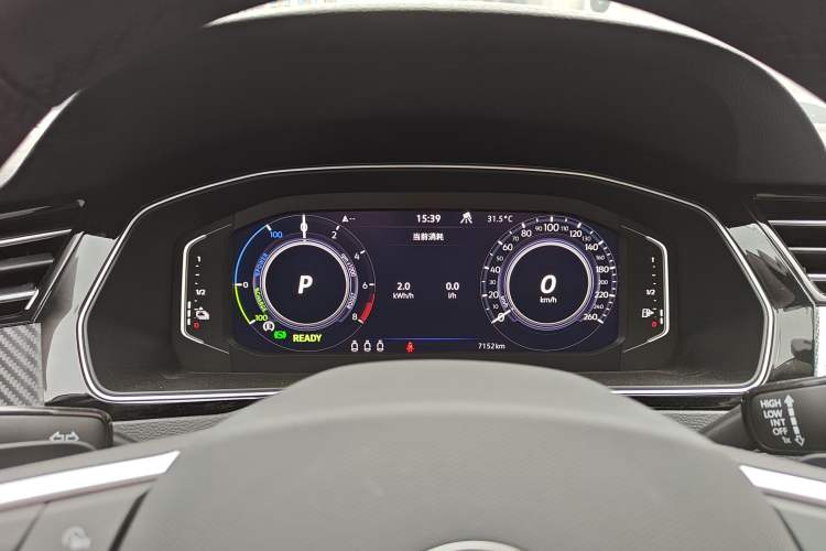 Used Volkswagen Magotan GTE Plug-in Hybrid 2022 GTE Luxury Model Odometer Close Up