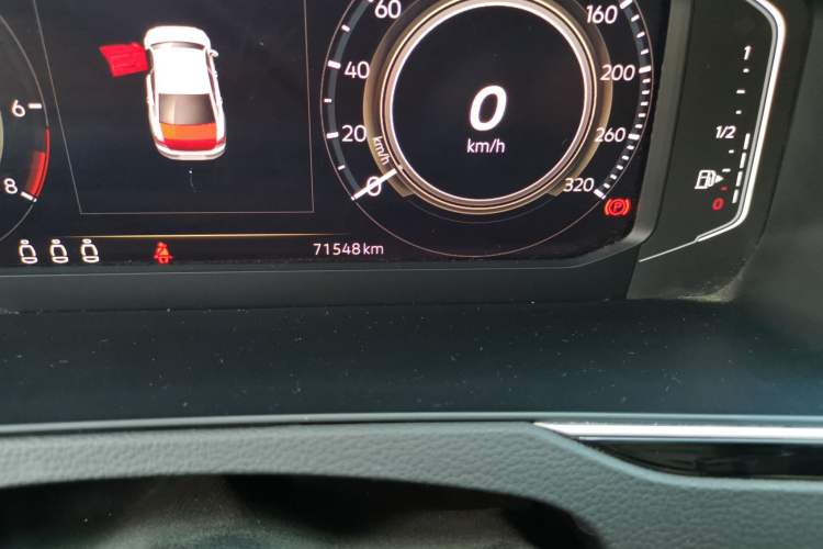 Used Volkswagen Magotan GTE Plug-in Hybrid 2022 GTE Luxury Model Odometer Close Up