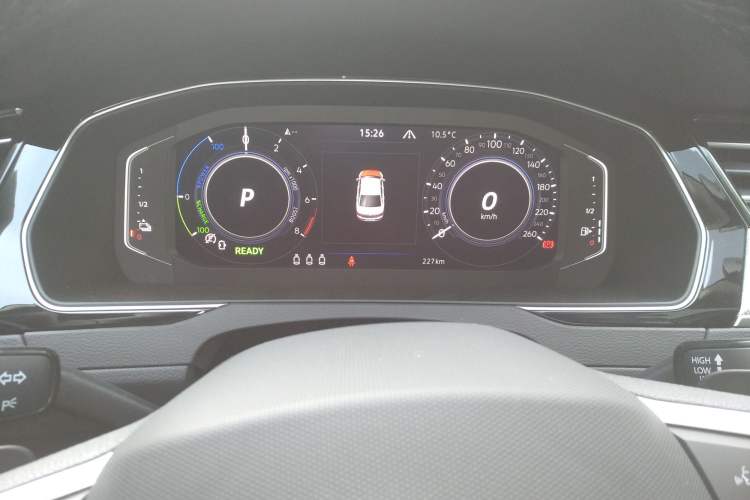 Used Volkswagen Magotan GTE Plug-in Hybrid 2022 GTE Luxury Model Odometer Close Up