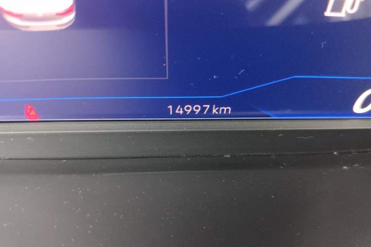 Used Volkswagen Magotan GTE Plug-in Hybrid 2022 GTE Luxury Model Odometer Close Up