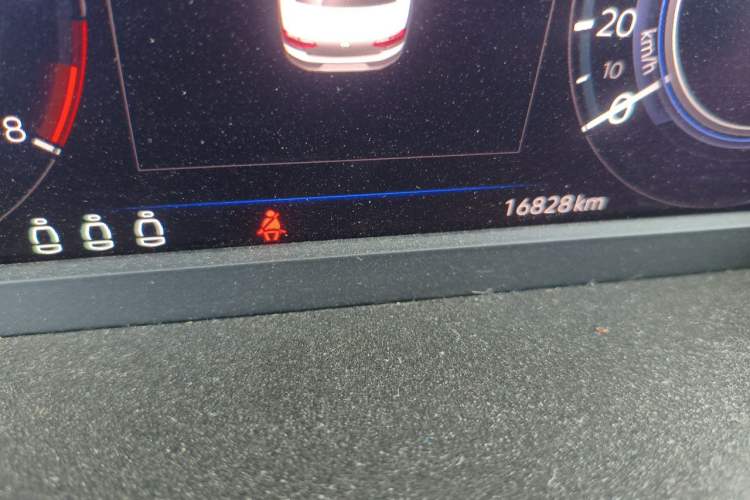 Used Volkswagen Magotan GTE Plug-in Hybrid 2022 GTE Luxury Model Odometer Close Up