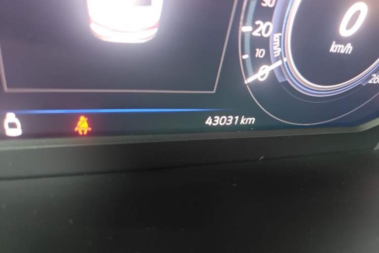 Used Volkswagen Magotan GTE Plug-in Hybrid 2022 GTE Luxury Model Odometer Close Up