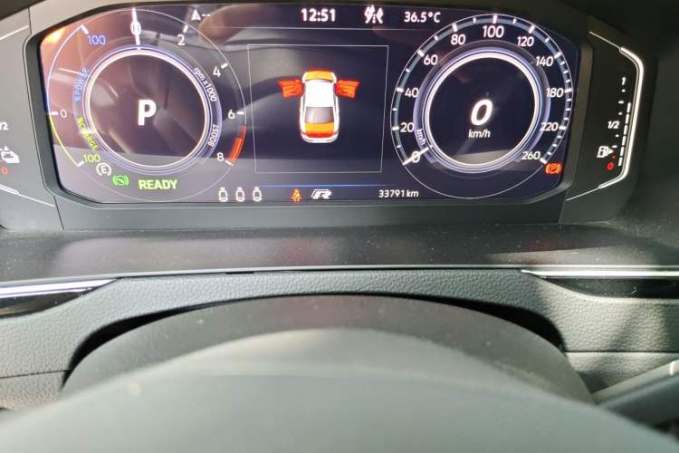 Used Volkswagen Magotan GTE Plug-in Hybrid 2022 GTE Luxury Model Odometer Close Up