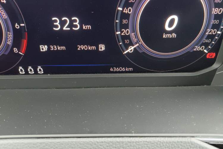 Used Volkswagen Magotan GTE Plug-in Hybrid 2022 GTE Luxury Model Odometer Close Up