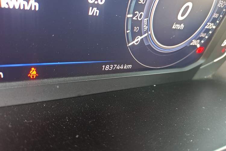 Used Volkswagen Magotan GTE Plug-in Hybrid 2022 GTE Luxury Model Odometer Close Up