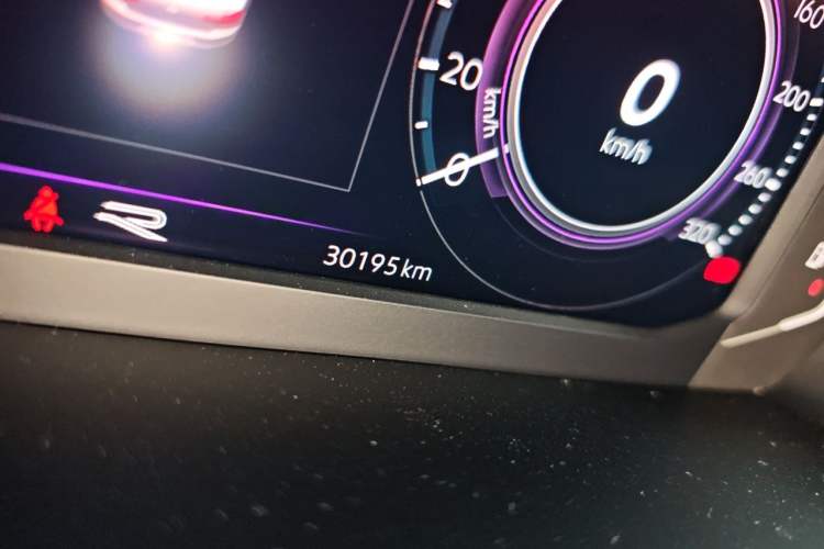 Used Volkswagen Magotan GTE Plug-in Hybrid 2022 GTE Luxury Model Odometer Close Up